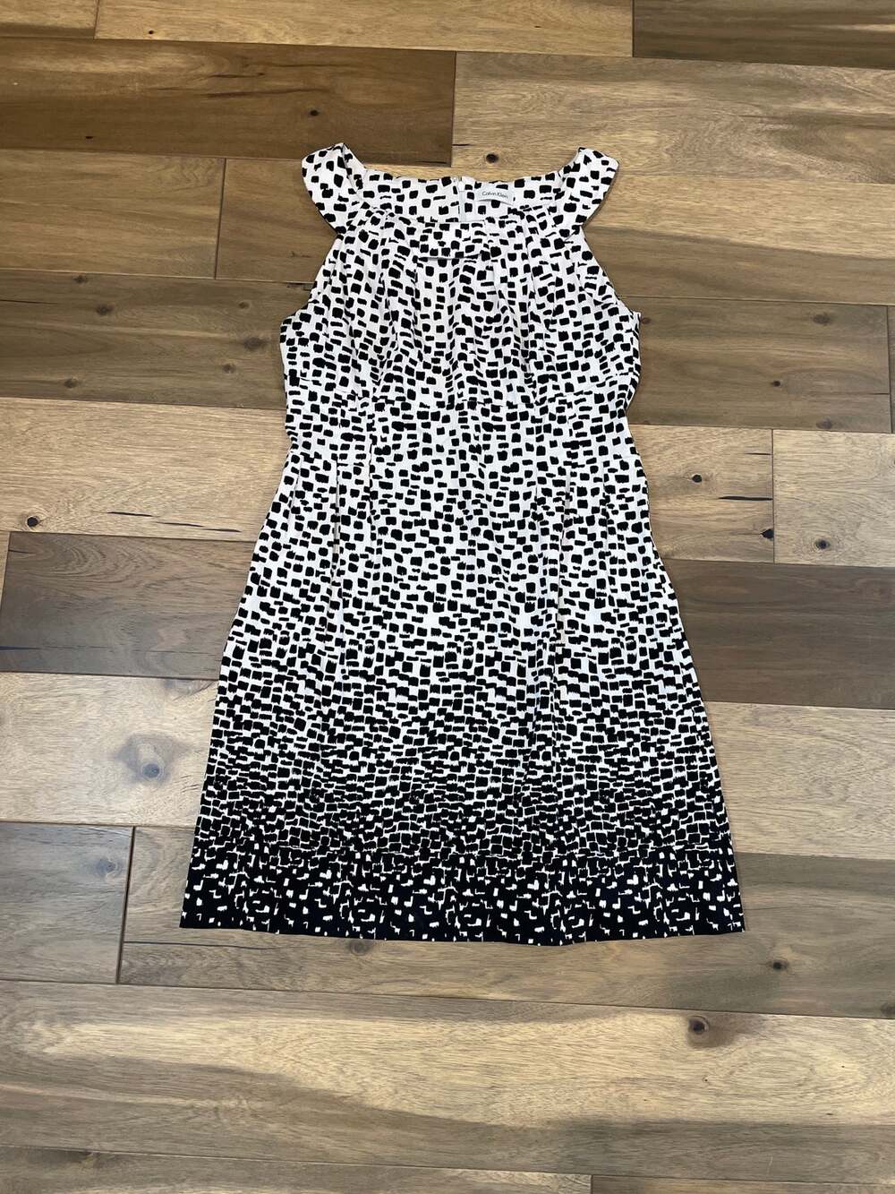 Calvin Klein Sheath Dress Size 10 Black White Ombre Spot Print
